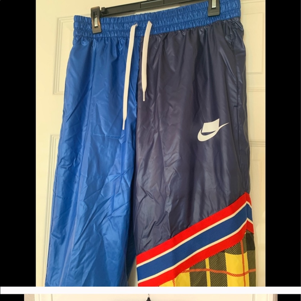 NIKE - Picture 10 of 13